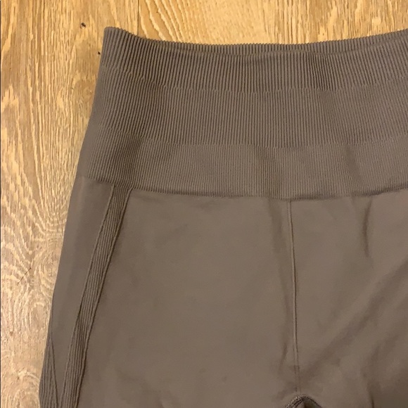 Lululemon In The Flow Crops - Picture 2 of 8